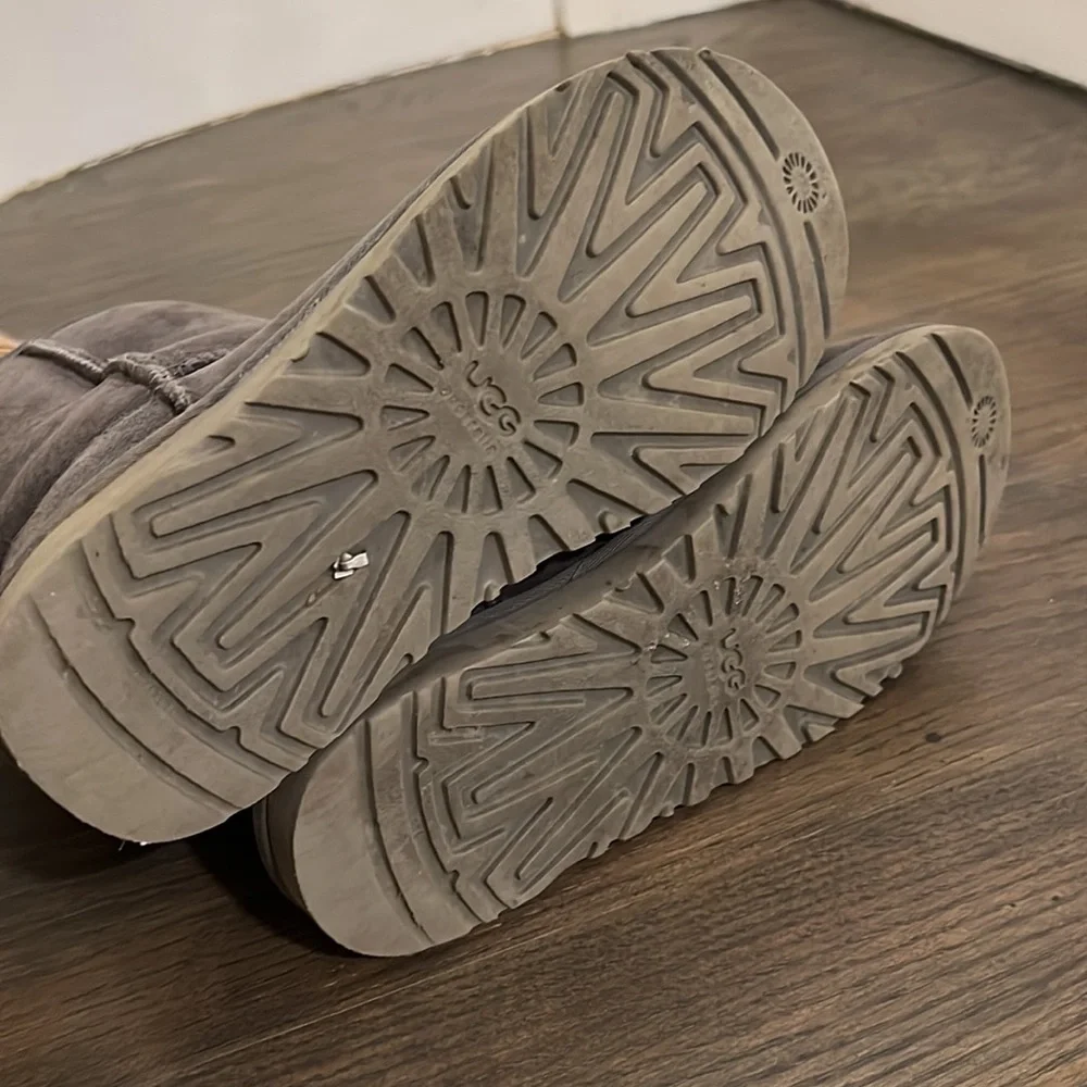 UGG - Picture 5 of 5